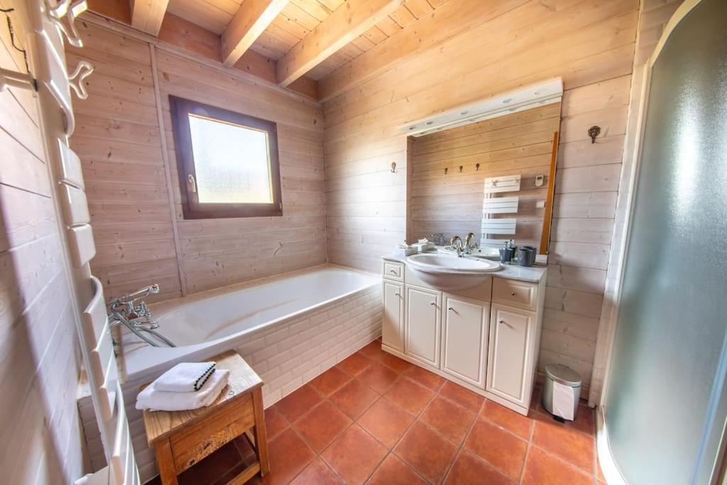 Les Griottes, Veritable Chalet De Montagne, Avec Jacuzzi Et Sauna